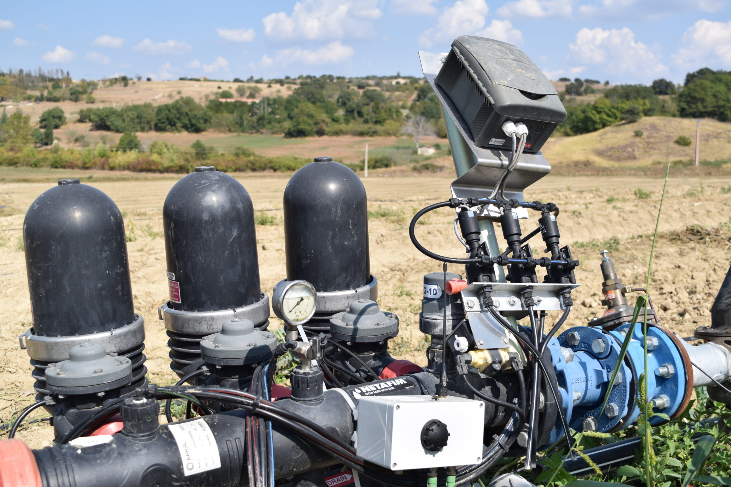 Les capteurs (agromote et capteurs de pressions) ont été installés sur le système d'irrigation "amovible" Telaqua pastèque
